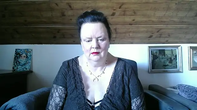 TiffanyMature online show from 04.25.26