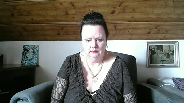 TiffanyMature online show from 05.05.26