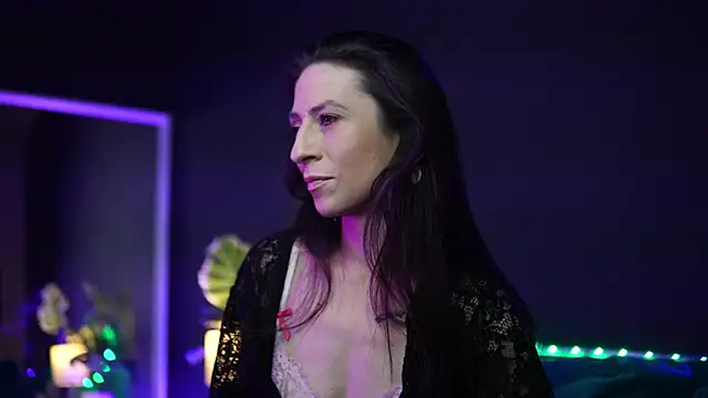 Snapshot of RubyRosa chatting on 10.29.25 RubyRosa online show from 10.29.25