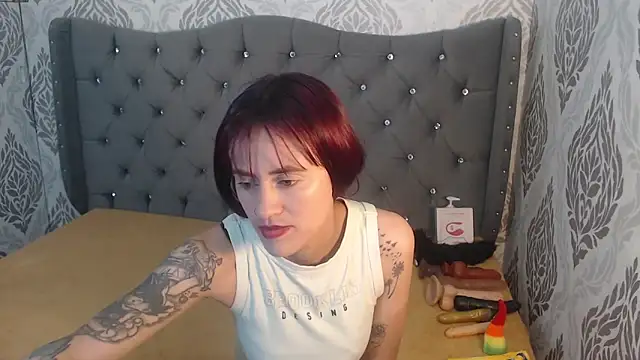 Snapshot of katheblows chatting on 10.15.25 katheblows online show from 10.15.25