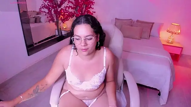 karlie small online show from 04.29.26