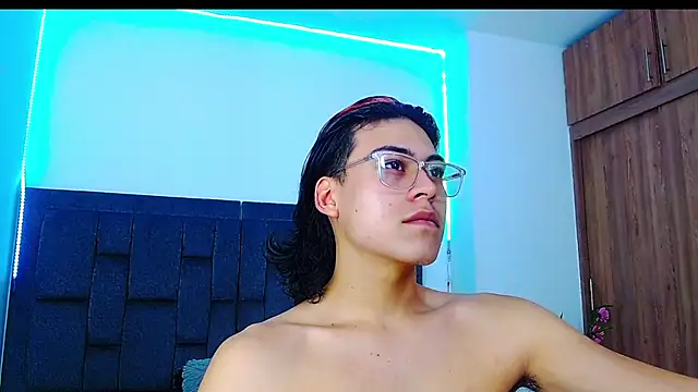 Snapshot of dirty_model chatting on 09.26.25 dirty model online show from 09.26.25