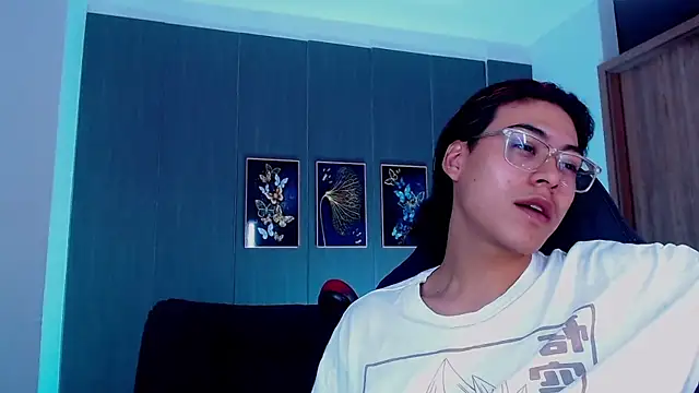 Snapshot of dirty_model chatting on 09.28.25 dirty model online show from 09.28.25