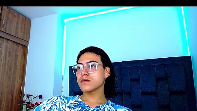 Snapshot of dirty_model chatting on 10.01.25 dirty model online show from 10.01.25