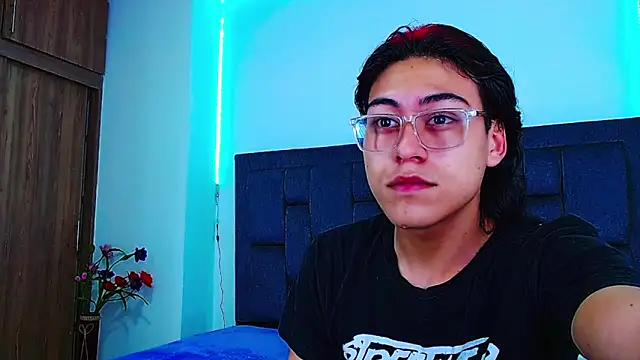 Snapshot of dirty_model chatting on 10.03.25 dirty model online show from 10.03.25