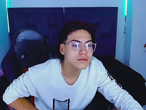 Snapshot of dirty_model chatting on 10.18.25 dirty model online show from 10.18.25