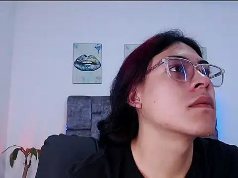 Snapshot of dirty_model chatting on 01.17.26 dirty model online show from 01.17.26