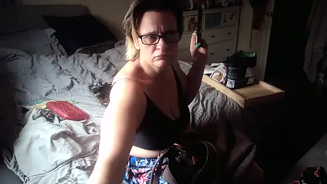 Snapshot of PremiumKitty chatting on 02.16.26 PremiumKitty online show from 02.16.26