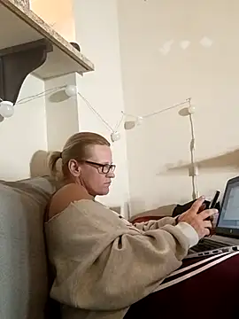 Snapshot of PremiumKitty chatting on 03.29.26 PremiumKitty online show from 03.29.26