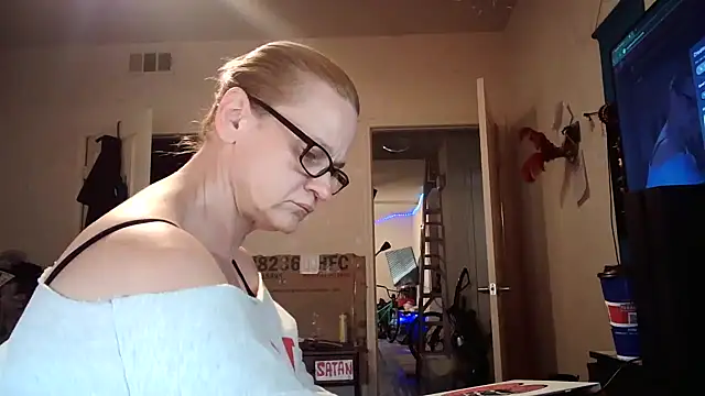 Snapshot of PremiumKitty chatting on 03.30.26 PremiumKitty online show from 03.30.26