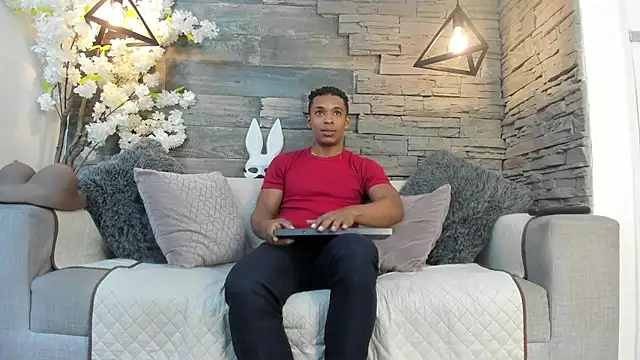 ItaloMoore online show from 10.12.25