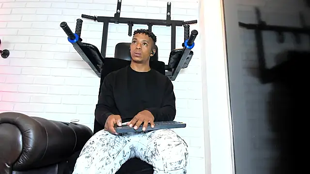 ItaloMoore online show from 02.14.26