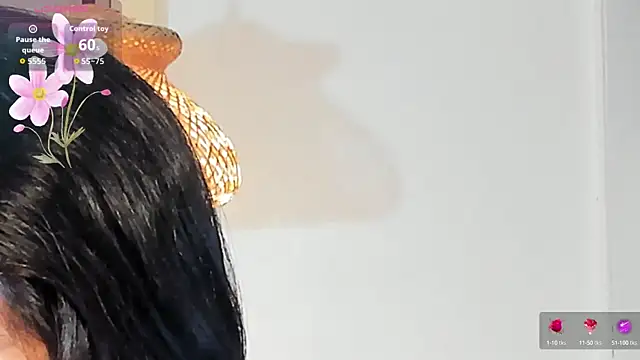 VioletHilton online show from 09.22.25