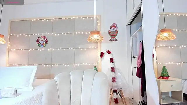 VioletHilton online show from 12.18.25