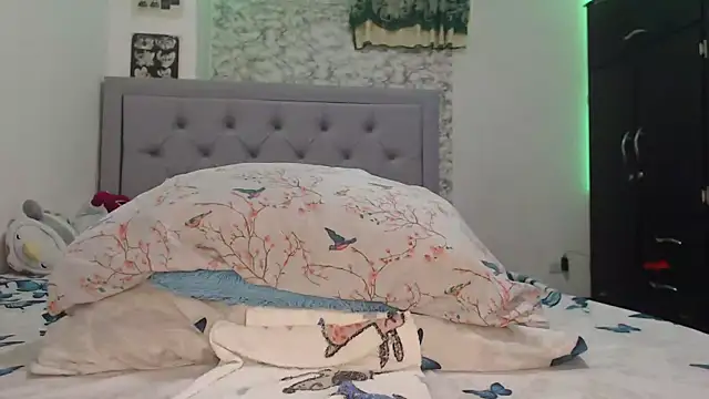 Snapshot of nahomibeckers chatting on 10.22.25 nahomibeckers online show from 10.22.25