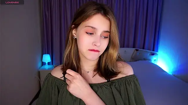 Snapshot of NylaNadler chatting on 11.01.25 NylaNadler online show from 11.01.25