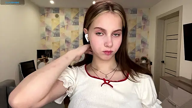 Snapshot of NylaNadler chatting on 02.09.26 NylaNadler online show from 02.09.26