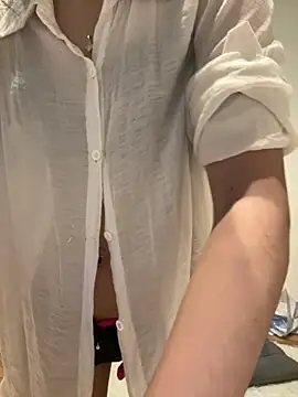 Snapshot of lanlan_girl2k chatting on 12.02.25 lanlan girl2k online show from 12.02.25