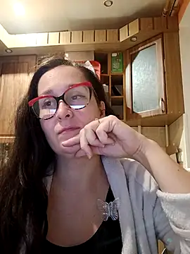 Amandda  online show from 10.17.25