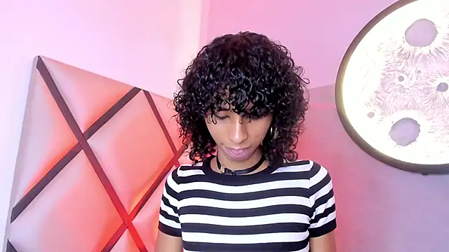 Snapshot of venus-03 chatting on 11.19.25 venus-03 online show from 11.19.25