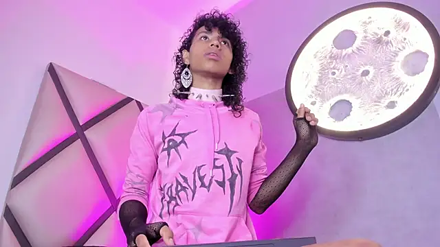 Snapshot of venus-03 chatting on 11.30.25 venus-03 online show from 11.30.25