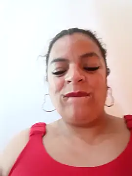 Mia-Glow online show from 12.13.25