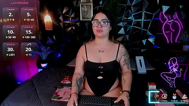 April  foxx online show from 11.27.25