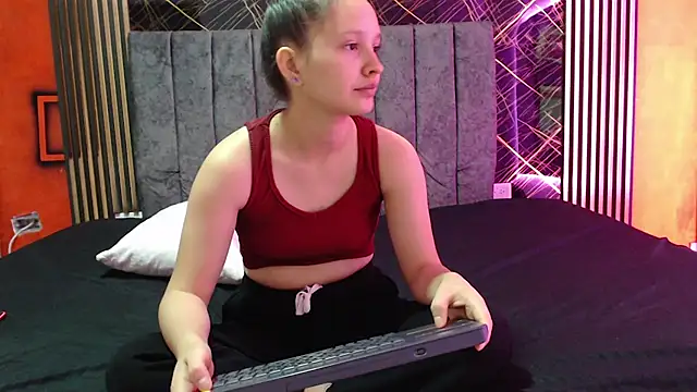 Snapshot of aiiram_hard_sex chatting on 08.01.26 aiiram hard sex online show from 08.01.26