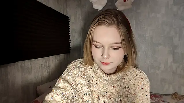 Snapshot of LiaVibes chatting on 12.18.25 LiaVibes online show from 12.18.25