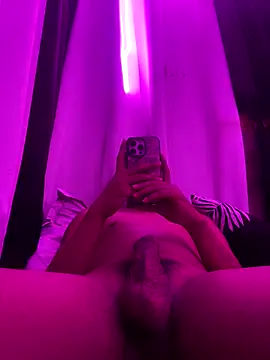 Snapshot of saj_taylorr17 chatting on 12.02.25 saj taylorr17 online show from 12.02.25