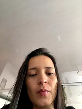 Mia jhoonson online show from 11.23.25