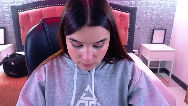 Natalie loffreda online show from 10.09.25