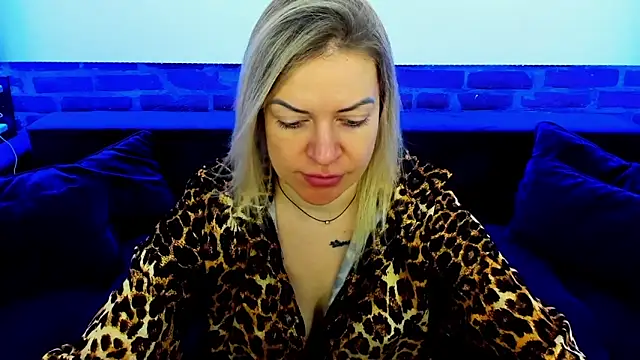 Anna Snows online show from 11.06.25