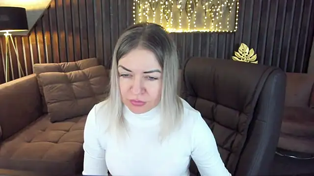 Snapshot of Anna_Snows chatting on 03.25.26 Anna Snows online show from 03.25.26