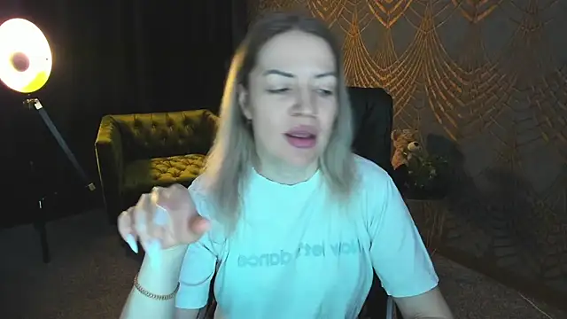 Snapshot of Anna_Snows chatting on 04.01.26 Anna Snows online show from 04.01.26