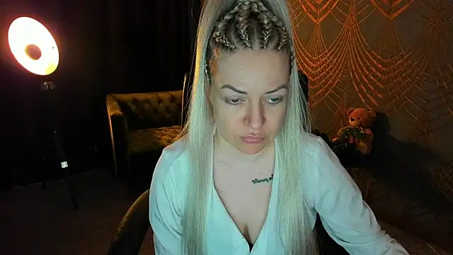 Snapshot of Anna_Snows chatting on 04.10.26 Anna Snows online show from 04.10.26