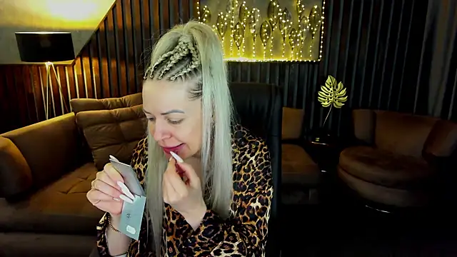 Snapshot of Anna_Snows chatting on 04.11.26 Anna Snows online show from 04.11.26