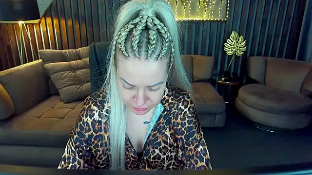 Snapshot of Anna_Snows chatting on 04.12.26 Anna Snows online show from 04.12.26