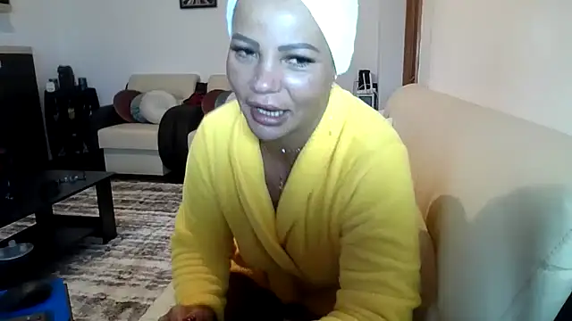 Snapshot of Ella_sweety00 chatting on 05.10.26 Ella sweety00 online show from 05.10.26