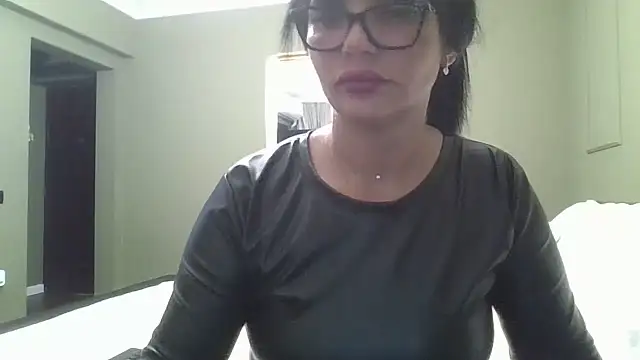 Snapshot of Ella_sweety00 chatting on 06.10.26 Ella sweety00 online show from 06.10.26
