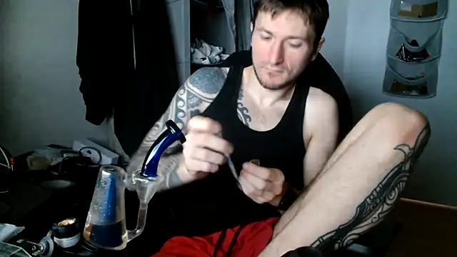 Snapshot of th1_ chatting on 04.01.26 th1 online show from 04.01.26