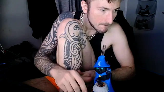 Snapshot of th1_ chatting on 04.03.26 th1 online show from 04.03.26