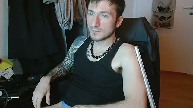 Snapshot of th1_ chatting on 04.06.26 th1 online show from 04.06.26