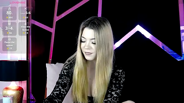 Snapshot of Breezelle chatting on 12.15.25 Breezelle online show from 12.15.25