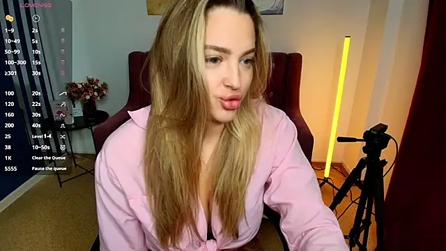 Snapshot of Emma__Ross chatting on 06.28.26 Emma Ross online show from 06.28.26