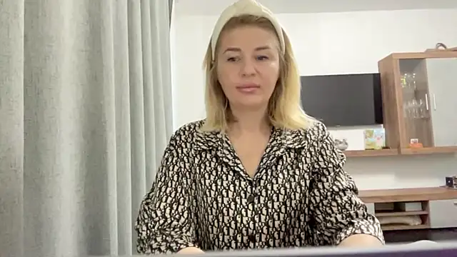 Blondie xoxoxo online show from 09.11.25