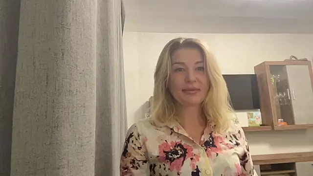 Blondie xoxoxo online show from 09.16.25