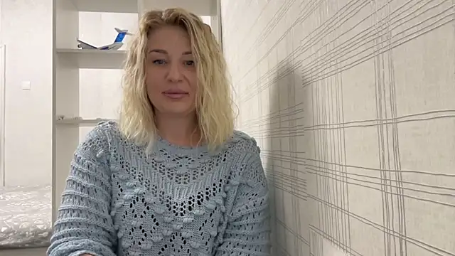 Blondie xoxoxo online show from 09.17.25