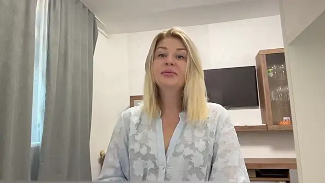 Blondie xoxoxo online show from 10.01.25