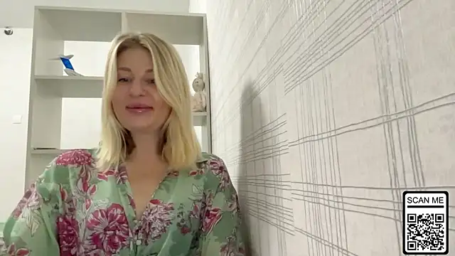 Blondie xoxoxo online show from 10.16.25